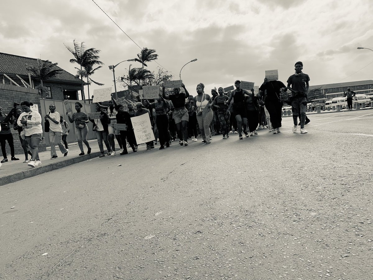 AThando75811's tweet photo. 🖤💚❤️
@effscdut_dbn @myNSFAS
#downwithdirectpayment
#downwithdefundingofstudents
#downwithezaga
#Blademustfall https://t.co/6IRx2vUrk8