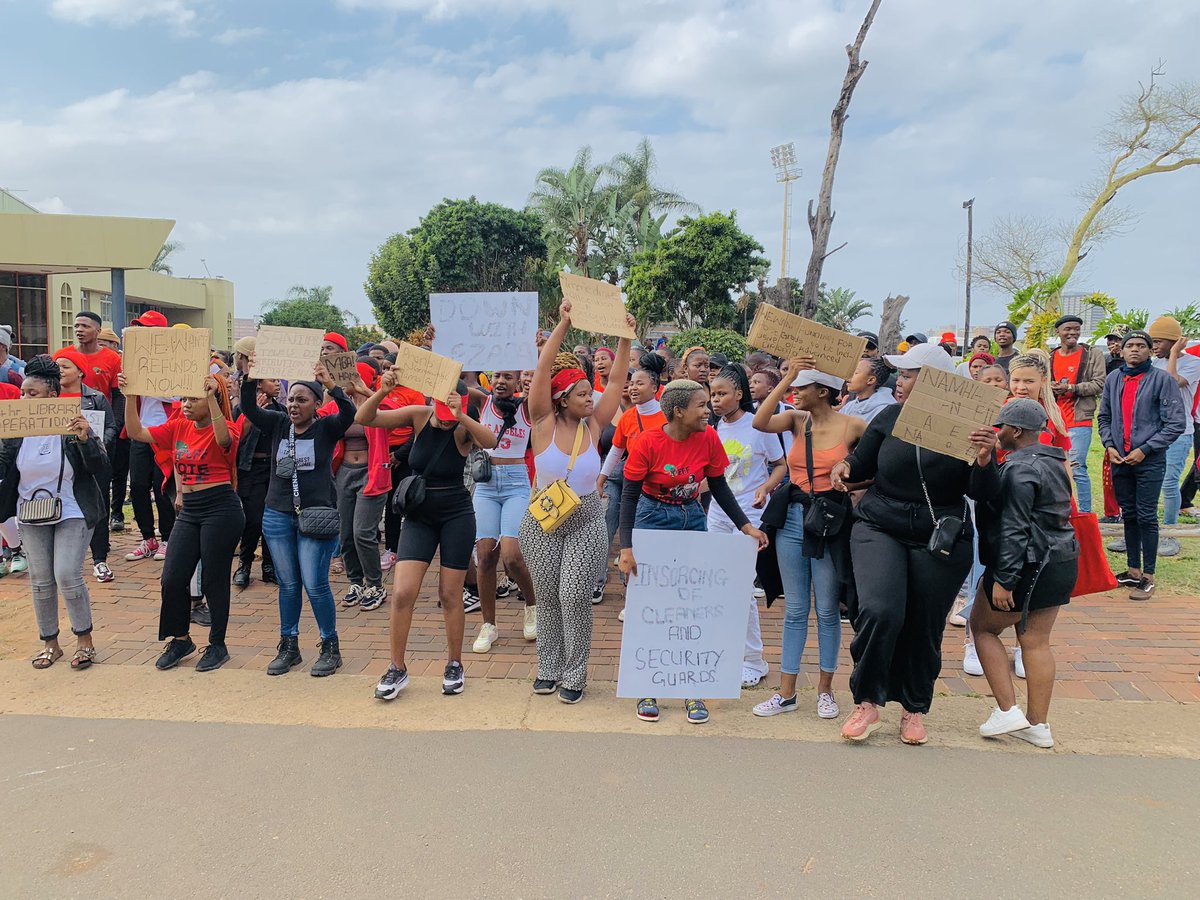 AThando75811's tweet photo. 🖤💚❤️
@effscdut_dbn @myNSFAS
#downwithdirectpayment
#downwithdefundingofstudents
#downwithezaga
#Blademustfall https://t.co/6IRx2vUrk8