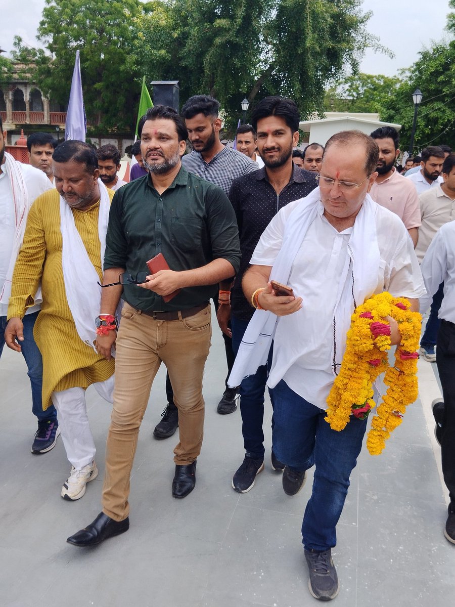 Rakeshs51's tweet photo. आज बड़े भाई साहब मुख्यमंत्री अशोक गहलोत जी के OSD लोकेश जी शर्मा के साथ अजमेर में 
@_lokeshsharma @_Team_LS https://t.co/mOQDcpjBcC