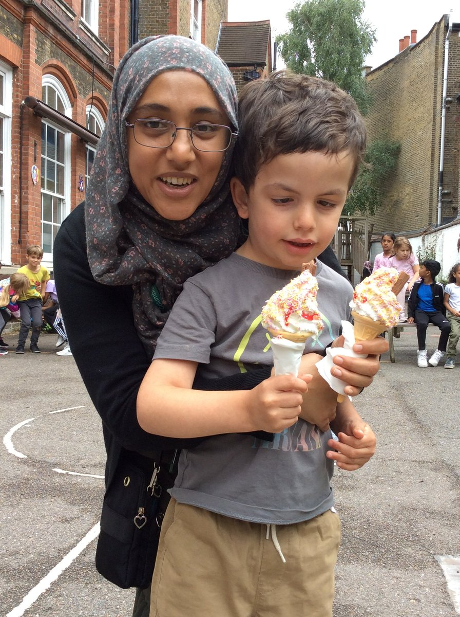 The ice cream van came! <a href="/yellow_columbia/">Yellow Room</a>