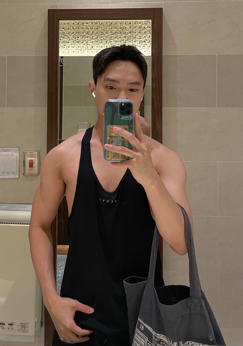 Anyone wants to go on a date? Pls and thank you