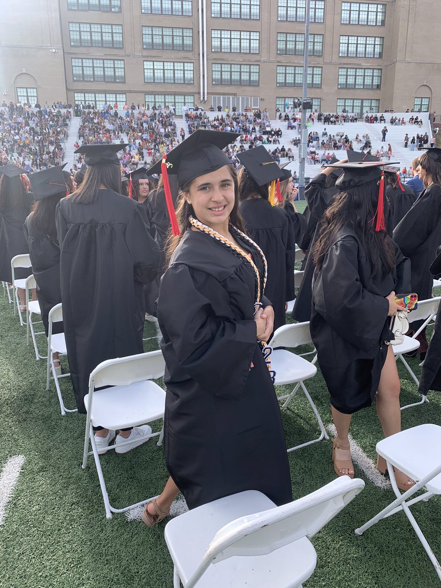 vvargas_v's tweet photo. She’s starting High School in the fall!!! Any advice is appreciated. #autism #teenautism #musicgenius ❤️❤️👩🏻‍🎓 https://t.co/cKbyrzktGi
