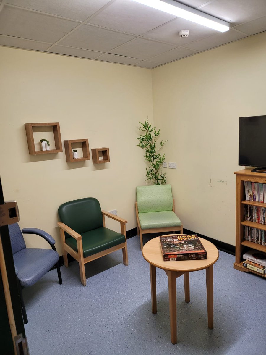 WardL7NCA's tweet photo. Cheeky little face-lift for our family and friends room on L7!! Thank you Nulean and Julie for collecting all the donations and making it so much more warm and welcoming!  💕

@NCAlliance_NHS 
@SalfordCO_NHS https://t.co/YJx8OU5kVh