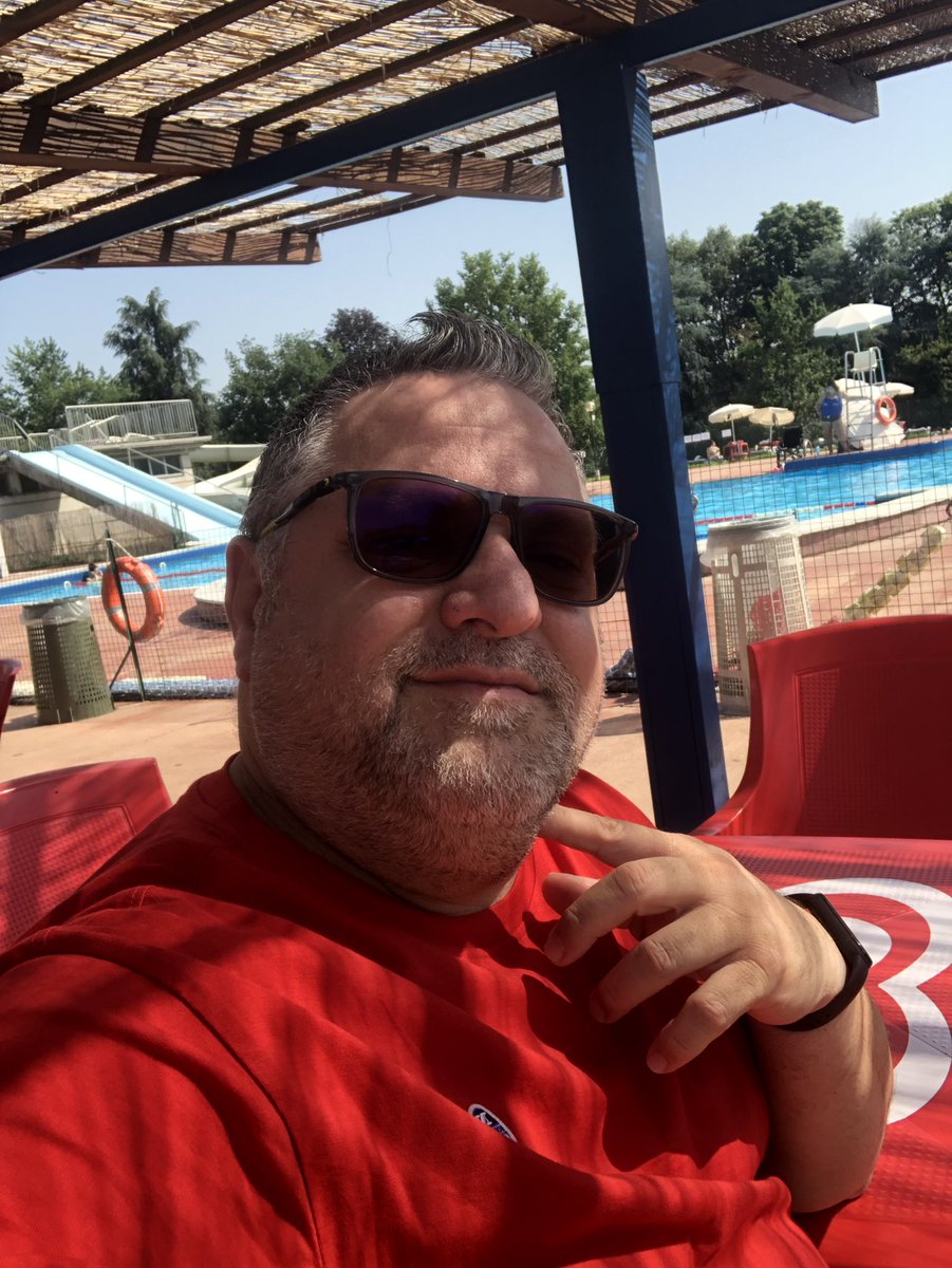 ArisBystaff's tweet photo. Fa caldo anche in #piscina ma almeno se hai voglia un bagno te lo fai 😉 vaiiii!!! #vogliadivacanze https://t.co/rvH0IidlSM