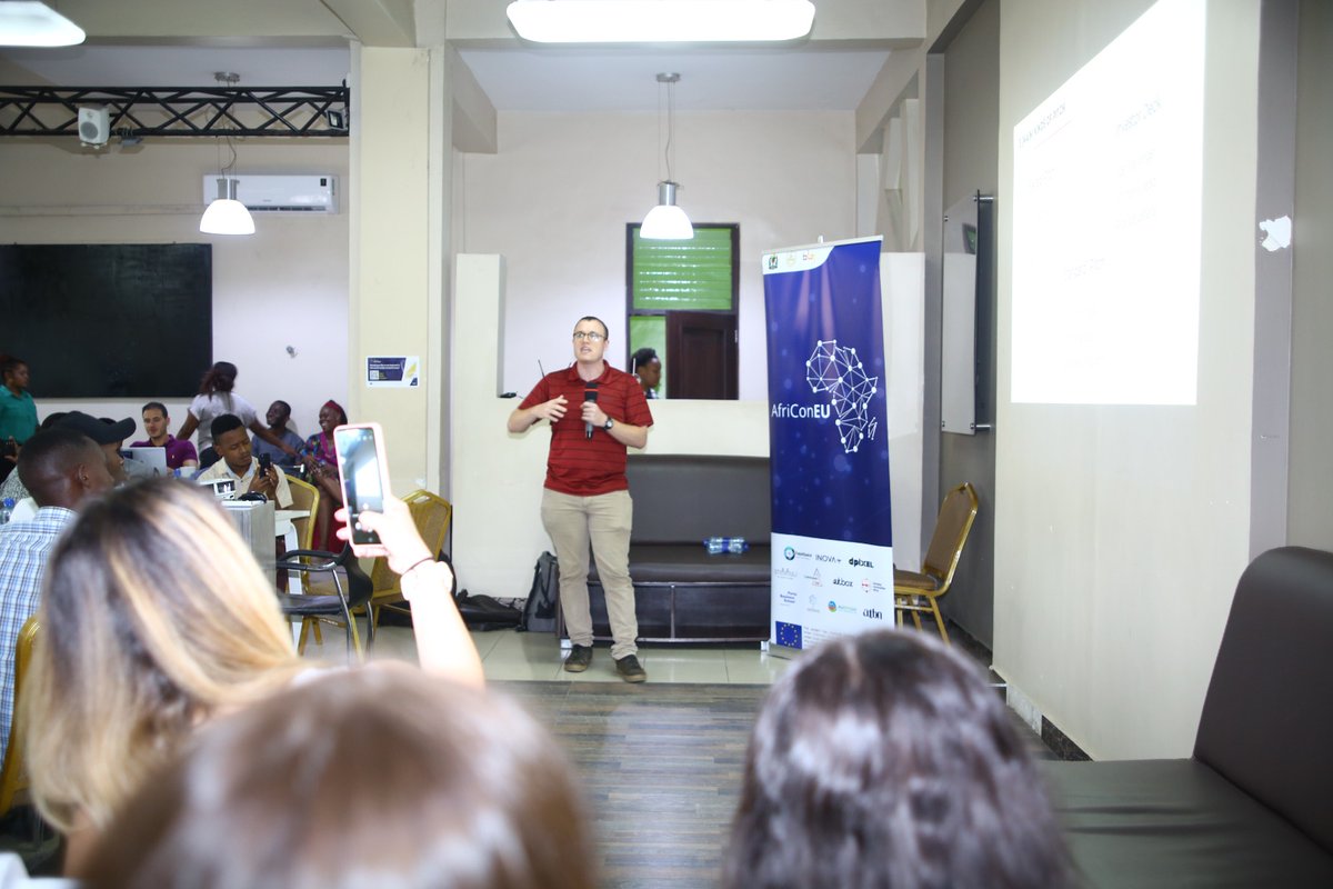 africoneu's tweet photo. "The goal of a pitch is to provide inspiring information that moves people to action"

@LabLazarus, @dpixel_vc shares 3 main kinds of pitch:
Elevator Pitch, Investor Deck and Standard Pitch

@Asante_honey @Rayben109 @UpendoElyimo

#AfriConEU #AfriConEUBootcamps #Tanzania https://t.co/dyfNvoXzMe