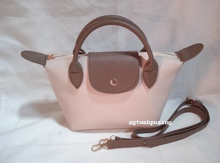 gtwahpusing's tweet photo. Tas murce yg muat banyak barang nih😍 bisa di jadiin slingbag atau handbag bcs talinya bisa di lepas pasang &amp; di adjust

Oiya ini bahannya tebel ygy dari kulit sintesis dan dalamnya ada furingnya juga

🍊 https://t.co/4Vekd1M0Bc https://t.co/735IlNlkiO