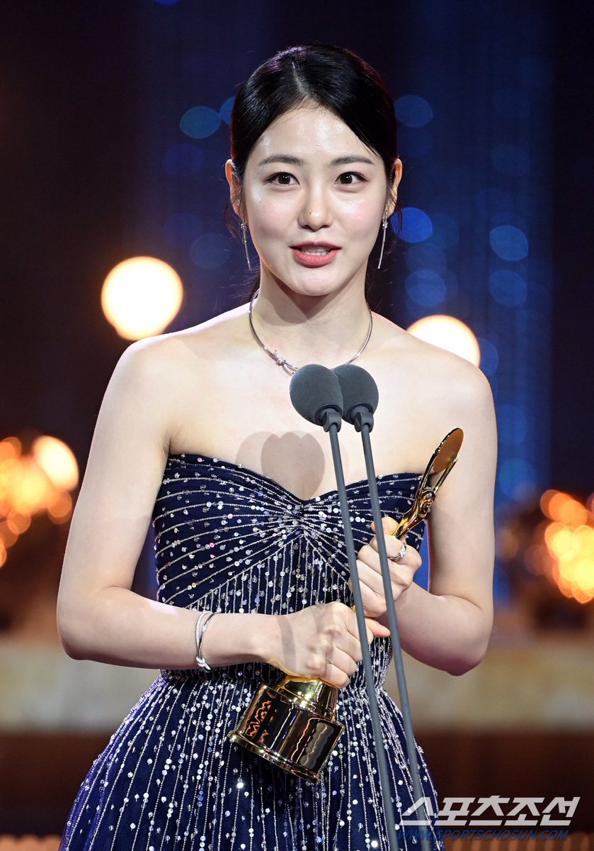 🏆 PEMENANG 2ND BLUE DRAGON SERIES AWARDS 🏆

Best New Actor: #ParkJiHoon - #WeakHeroClass1
Best New Actress: #ShinYeEun - #RevengeofOthers

#BlueDragonSeriesAwards