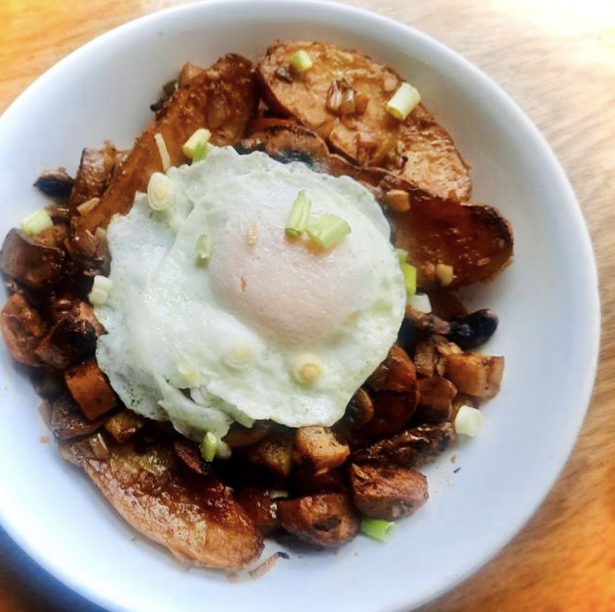 TheSquareCafe's tweet photo. Our Chicken Sausage Hash is the definition of a balanced breakfast…or brunch, or lunch. Available until July 24!

Chicken Sausage sautéed with garlic, shallots, fingerling potatoes, mushrooms &amp; diced Granny Smith apples; topped with an over easy egg. https://t.co/JugeegVq0I