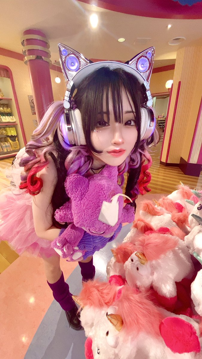 ずんずん！🤍⚡️💜⚡️
うちのエレズンの名前はグンゼ
友達におすすめされてハマった、ジャック・オ・蘭タンって人の実況みて可愛すぎてお名前(勝手に)頂きました🫶
オ蘭おもろいから見てもろて🤲

#ポケモン #ポケモンと生活 #Pokémon  #自撮り界隈 #雰囲気1mmでもいいと思ったらいいね #コスプレ