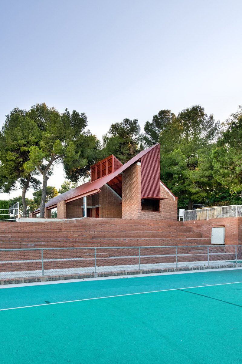 jm_buru's tweet photo. 🔸Pavelló d’Hockey (2019-20)
      Barcelona
:::: Gorka Marcuerquiaga
Font: HIC

#miercolesenladrillado #arquitectura #architecture #brick #Barcelona https://t.co/KeejnhDycP