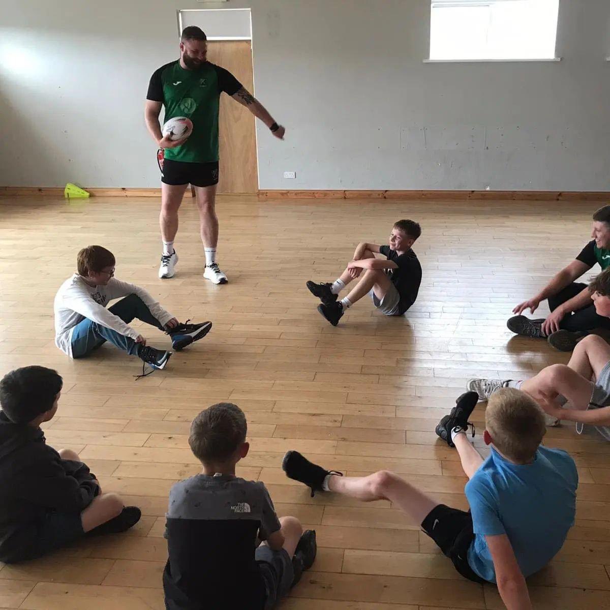 Last week, 1st XV players, Jordan and Andrew volunteered some time at the @holywood_yc to introduce rugby to a group of the younger members 🏉

Holywood Youth Centre is a great asset to our town. Follow their social media pages to keep up to date on what they are doing

❤️🖤💚