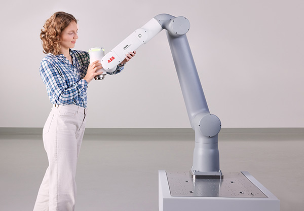 Two new cobot models aim to lower the barriers to entry for first-time users. More from ABB at fal.cn/3A0Ks
#sme_mfg #cobots #automation #abb
