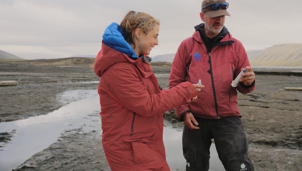 Congrats to Dr Ella Gilbert, a climate modeller at BAS, who has won the 2022 Emerging Communicator Award from @RMetS 🏆 Ella's a prolific climate science communicator and can regularly be spotted on TV news and on her own socials as @Dr_Gilbz 💪 ow.ly/Lx0E50Pg4FJ