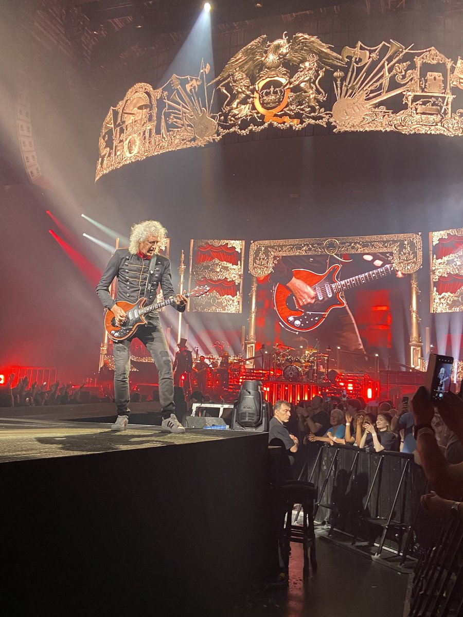 ad_moran4's tweet photo. Happy Birthday Dr @brianmaycom 🎸 👑 

Looking forward to hearing the #StarFleetProject 🌟 and seeing you on the road again very soon 👌 🇬🇧 

#BrianMay #Queen 

@QueenWillRock 
@OIQFC https://t.co/ZP404qyIIV