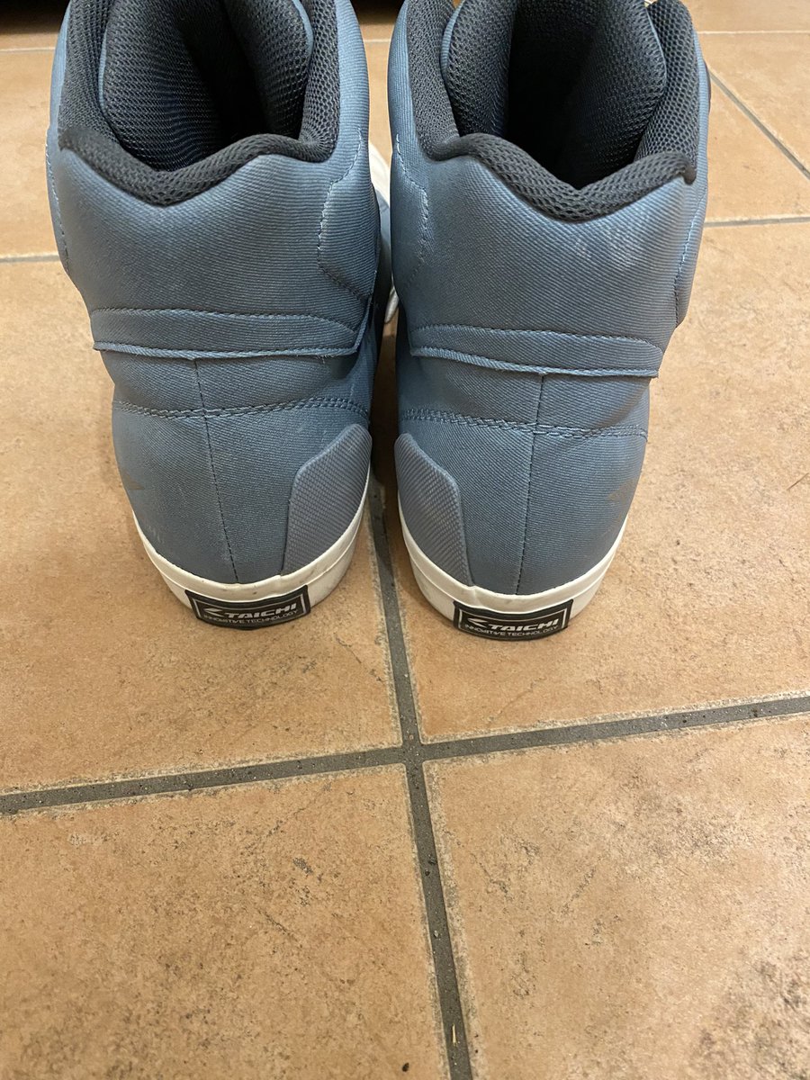 sawacchi's tweet photo. 多分もう通勤スクーターとか以外買う事ないので放出①

タイチのブーツ26cm
10回くらいしか履いてないと思う
箱無し

1万円で誰か！
現物確認して納得して買ってもらえるとありがたい！ https://t.co/59QoSWmDy3