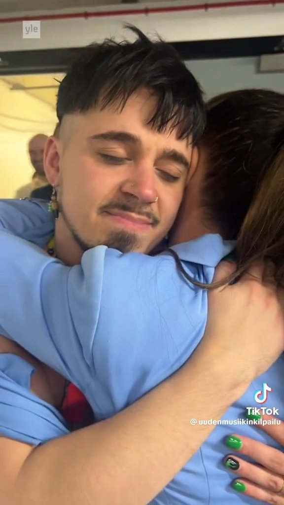 dailykaarija's tweet photo. sobbing 💔 https://t.co/zcWHMziKha