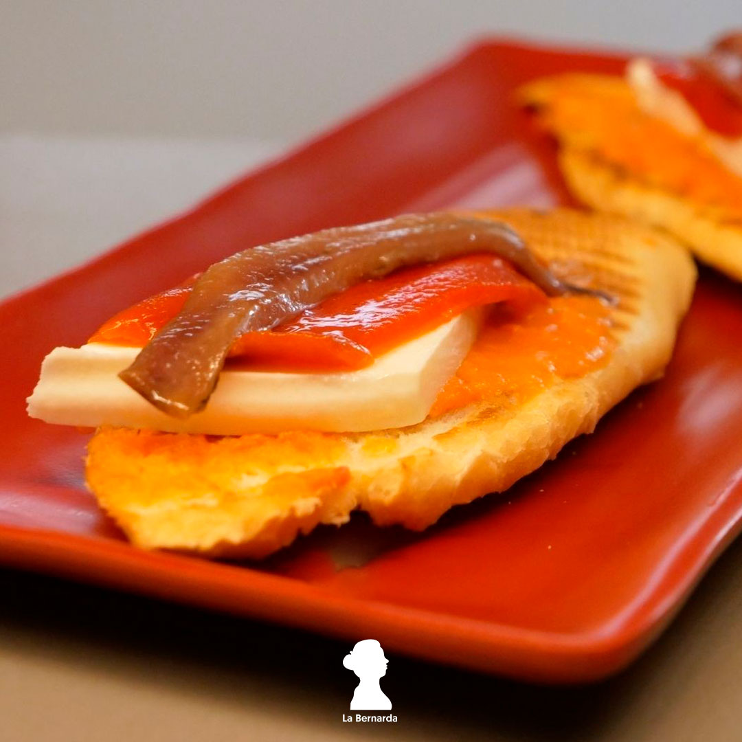 El montadito sencillo, como el amor. Así se disfruta mejor😉

📍 La Bernarda (Centro de Ocio Zig Zag)
☎️ 661 70 02 93

📍 La Bernarda (Santa Eulalia)
☎️ 968 21 91 83

#labernardamurcia #labernarda #restaurantes #murcia #santaeulaliaaeulalia