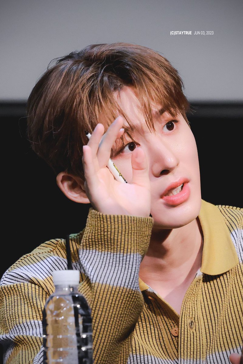 staytrue_kr's tweet photo. 손가락이.. 필요이상으로 너무 귀여움 #비아이 #김한빈 https://t.co/DkMqxeXwuW