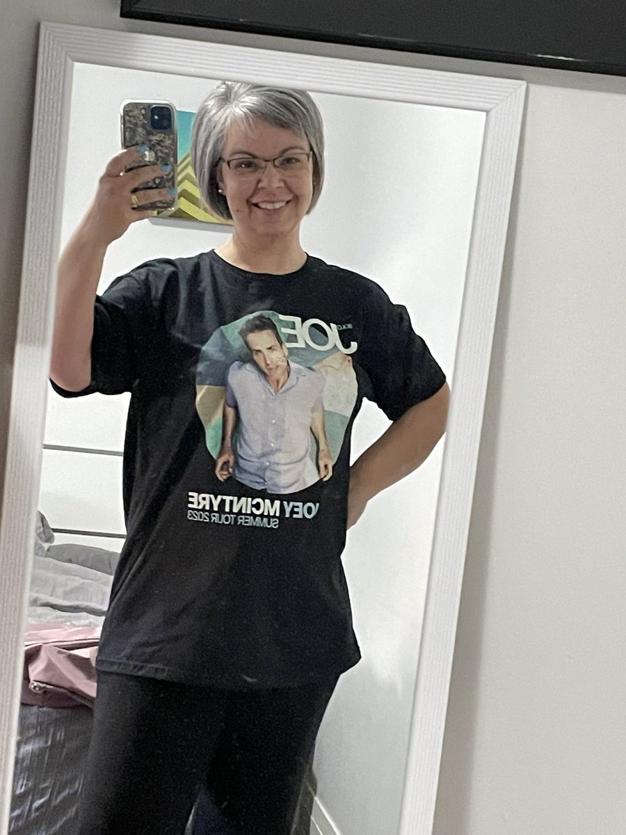 HairByJenBel's tweet photo. A sweaty hot mess walking around TO yesterday.  Had to stop where I watch my favourite morning cast @YourMorning @KelseyMcEwen @LindseyDeluce @AnneMarieAMK  Back home now after seeing #joeymcintyre last night. Goodbye TO.  Until next time! https://t.co/zmZb810F7L