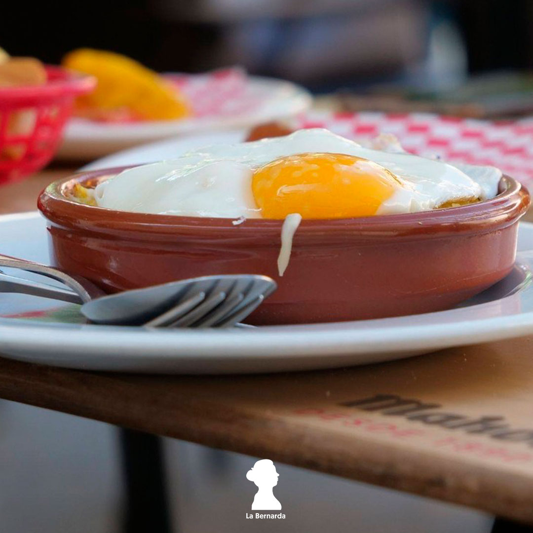 🤤 Melosas, cremosas … Una explosión de sabor y textura. Así son nuestras cazuelas ¡Totalmente divinas! ✨

📍 La Bernarda (Centro de Ocio Zig Zag)
☎️ 661 70 02 93

📍 La Bernarda (Santa Eulalia)
☎️ 968 21 91 83

#labernardamurcia #labernarda #restaurantes #murcia