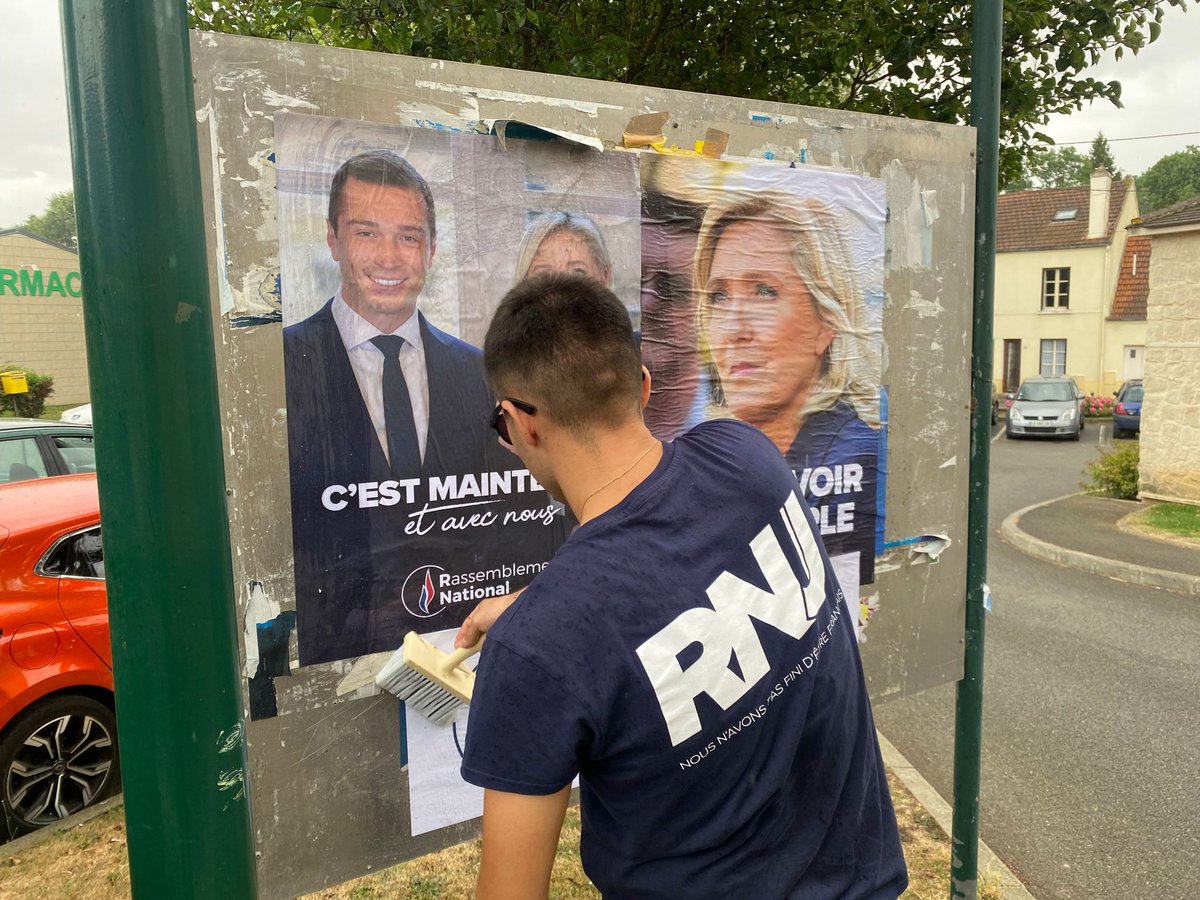 JBaptiste_Marly's tweet photo. Les jeunes militants toujours actifs sur le terrain 💪🇲🇫
#RN95
@RNJ_VALDOISE https://t.co/a4kFVcSb4j