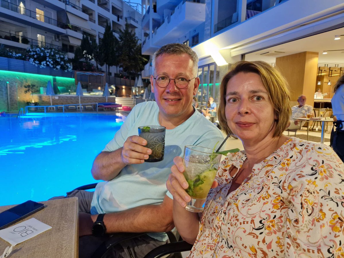 Al 31 jaar samen op vakantie. En nog steeds gezellig, ook zonder alcohol 😉.

#vakantie #liefde