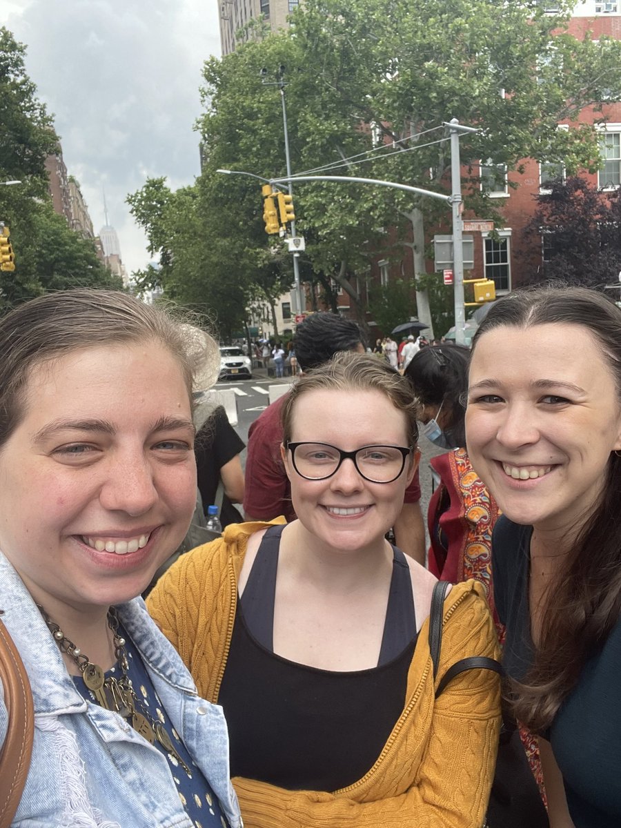 CaitHWrites's tweet photo. I knew the Hopefully Writing crew online for 2 years before meeting anyone IRL but the in-person vibes are always amazing! https://t.co/NyYcwur2kT