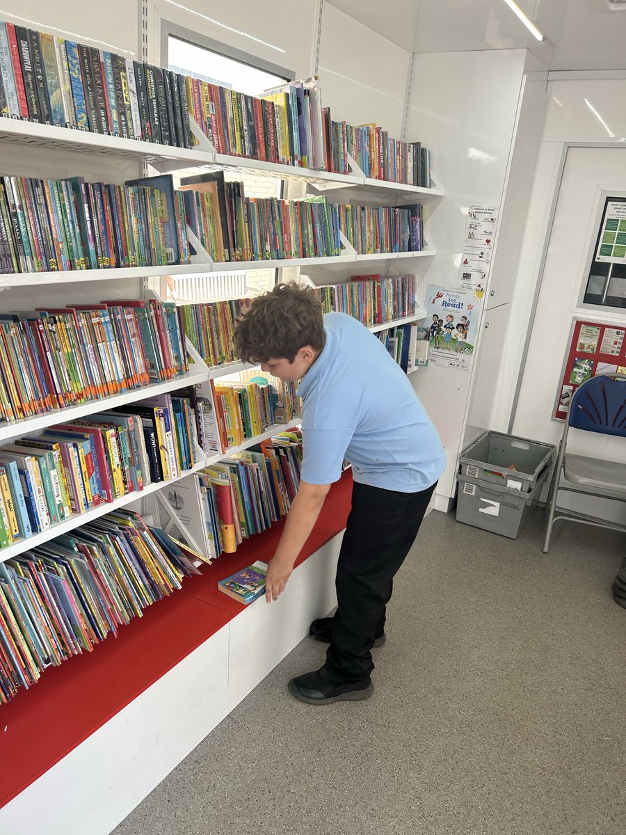 RamsdenHall's tweet photo. Thank you to the library outreach bus for coming to visit us. Many students took books home for the summer and signed up or the summer library reading challenge.  we look forward to our next visit in the Autumn @EssexLibraries #SummerReadingChallenge 📚 https://t.co/4W4N74dOxn