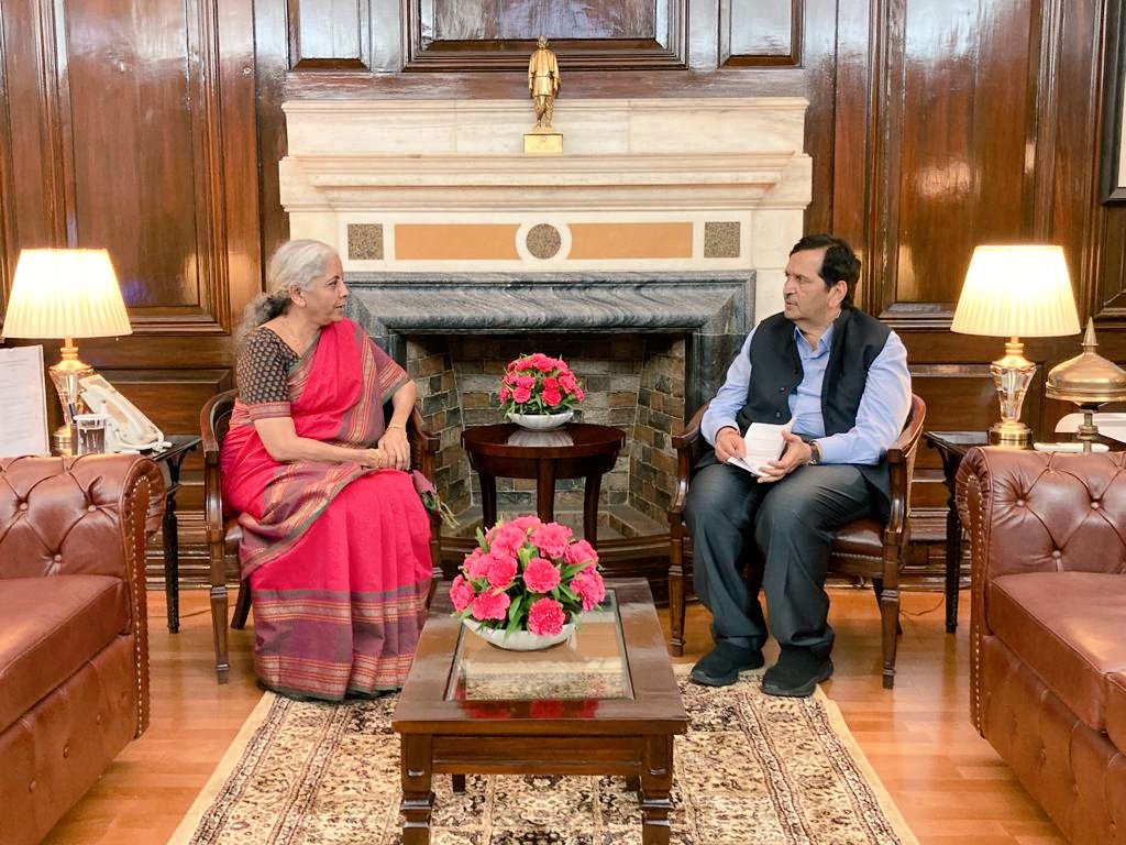 nsitharamanoffc's tweet photo. Shri @MPLodha, Minister of Skills, Employment, Entrepreneurship and Innovation - Government of Maharashtra, calls on Smt @nsitharaman. https://t.co/PmgG0fUt3X