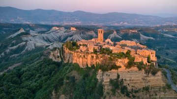 Italia posee un patrimonio excepcional. Aquí tienes 10 de los pueblos más bonitos para visitar este verano. - HILO -