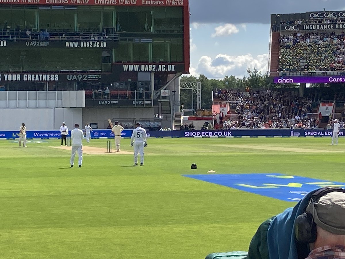 Second session of the #Ashes <a href="/EmiratesOT/">Emirates Old Trafford</a> test. The sun is out. Come England