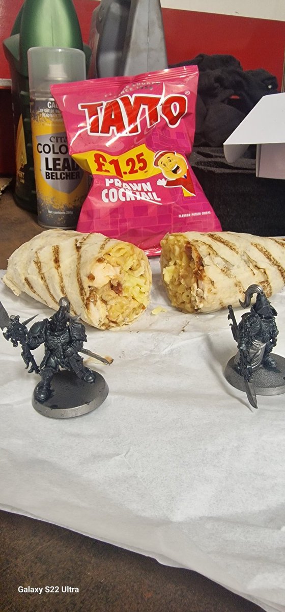 T-3 weeks until <a href="/WorldTeamChamps/">World Team Championship</a>. Buzzing. On todays episode of what <a href="/MrTaytoNI/">Mr Tayto</a> are we having while we paint. 

Prawn cocktail. 
And the wrap.

Crispy chicken and mac and cheese from <a href="/MyCreightons/">Creightons</a> ohhhhhhh baby