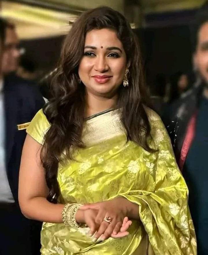 shreyaharshdeep's tweet photo. This cutie pie have my hole heart<<3 💕✨ https://t.co/gjmRr1g784