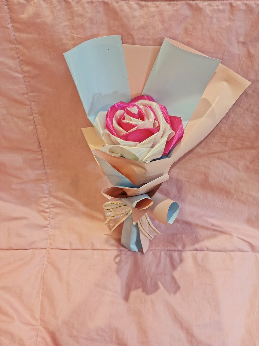 Naghahanap kaba ng affordable na gift for your Gf, kaibigan mona K-Pop stan/P-Pop, or kahit sa mama mu? For only ₱70 meron kanang Handmade Customized Boquette. Omsim 70 petot lang bili kana🤭🫰💐Pwede ren if customized kayo mamimili🫶
Payment Methods:
• MOP : Gcash or COD