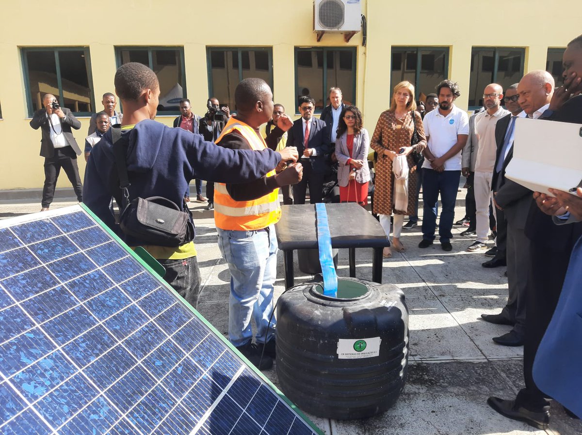 EmbEspMaputo's tweet photo. 5 anos desde a criação, Programa "Work4Progres🇲🇿" conseguiu criar mais de 450 empresas, 4500 postos de trabalho e beneficiar mais de 38500 pessoas, com colaboração ONG´s 🇪🇸@ayudaenaccion,@ONGCesal e @EnraizaDerechos unindo sinergias com sector privado e universidades.

@MAECgob https://t.co/xHazgJTUnC