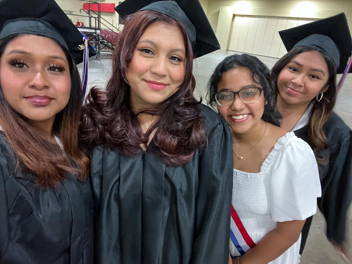 PLC_CCS's tweet photo. It’s about to get real!! 📷📷📷
Hello, #PLC Class of 2023! It's our first ceremony of the evening and the Graduates cannot wait to make their appearance.
Join us live at:  https://t.co/jP5RmgIuzY 📷
#CabCoGrads23 #PLC https://t.co/fdIA8ZYbqv