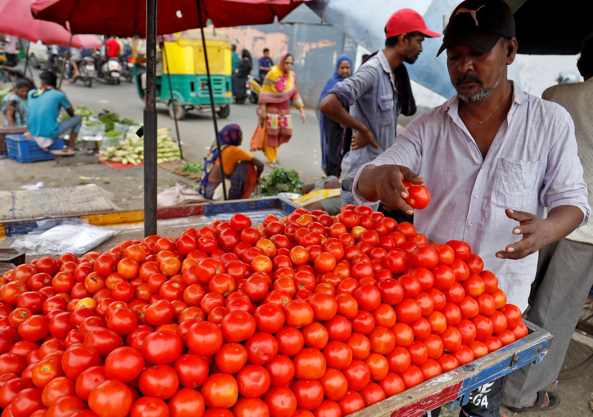 Centre further slashes retail #tomato prices; to be now sold at Rs 70/kg

#TomatoPrice #tomatopricehike