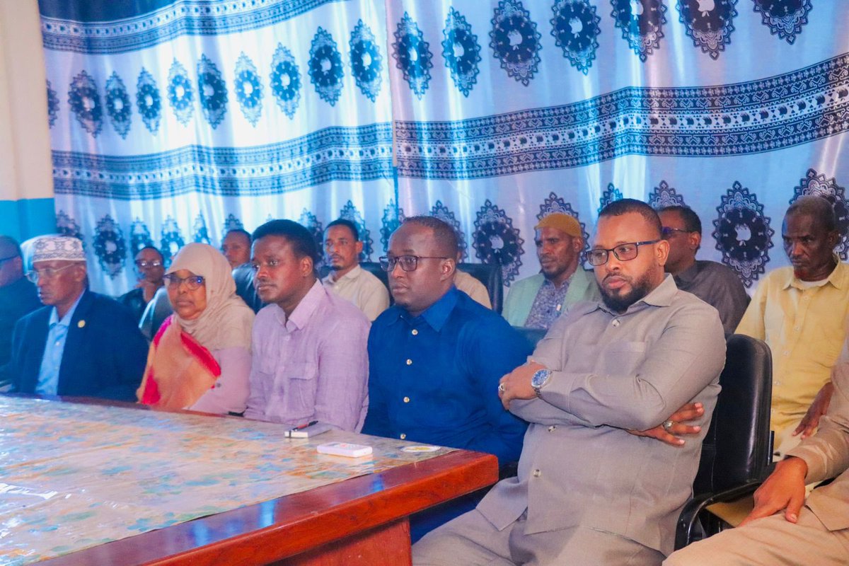 JSStatehouse's tweet image. Madaxweyne ku xigeenka Koobaad ee Dowlada Jubaland Mudane Maxamuud Sayid Aadan oo howlo shaqo u jooga gobolka Gedo ayaa maanta Shir gudoomiyay kulan lagaga hadlayay xaalada amniga gobolka iyo diyaar garoowga Wajiga labaad ee howlgalka ka dhanka ah Khawaariijta.