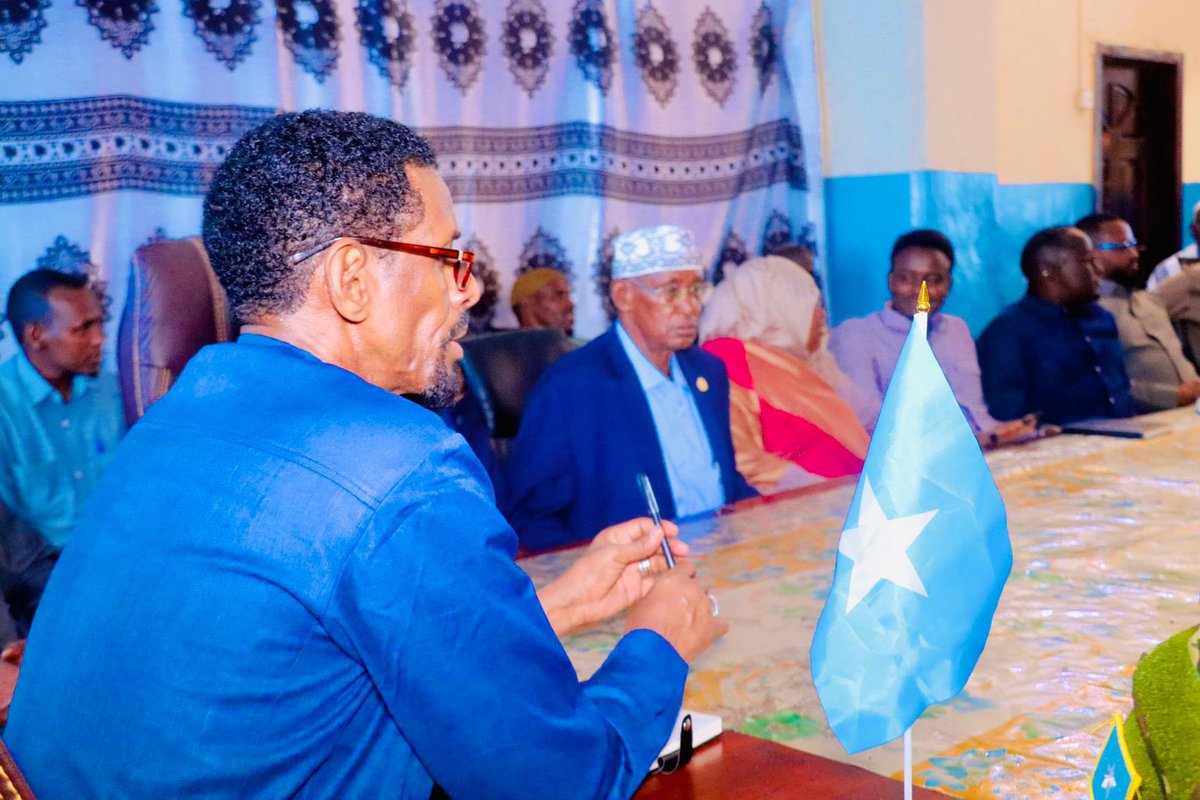 JSStatehouse's tweet image. Madaxweyne ku xigeenka Koobaad ee Dowlada Jubaland Mudane Maxamuud Sayid Aadan oo howlo shaqo u jooga gobolka Gedo ayaa maanta Shir gudoomiyay kulan lagaga hadlayay xaalada amniga gobolka iyo diyaar garoowga Wajiga labaad ee howlgalka ka dhanka ah Khawaariijta.
