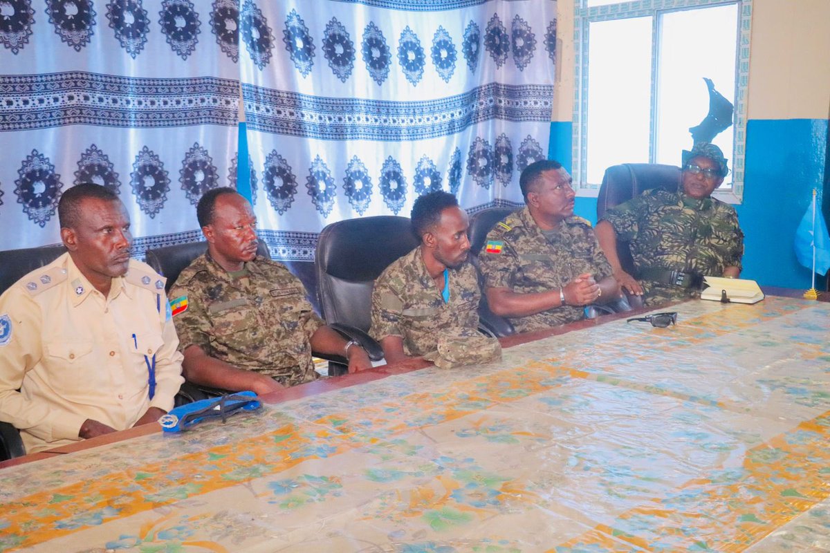 JSStatehouse's tweet image. Madaxweyne ku xigeenka Koobaad ee Dowlada Jubaland Mudane Maxamuud Sayid Aadan oo howlo shaqo u jooga gobolka Gedo ayaa maanta Shir gudoomiyay kulan lagaga hadlayay xaalada amniga gobolka iyo diyaar garoowga Wajiga labaad ee howlgalka ka dhanka ah Khawaariijta.