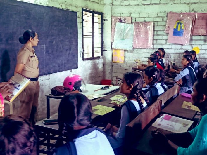 सरस्वती बाई ताथोड विद्यालय कारंजा येथे पो स्टे कारंजा शहरच्या वतीने निर्भया,डायल 112 व  सायबर crime बाबत कार्यशाळा घेण्यात आली!
<a href="/SP_Washim/">वाशिम पोलीस - Washim Police</a> 
<a href="/SdpoKaranjalad/">SDPO OFFICE KARANJA Lad</a> 
<a href="/maharashtra_hmo/">HMO Maharashtra</a> 
<a href="/IPS_Bachchan/">Bachchan Singh</a> 
<a href="/CollectorWashim/">Collector Washim</a>