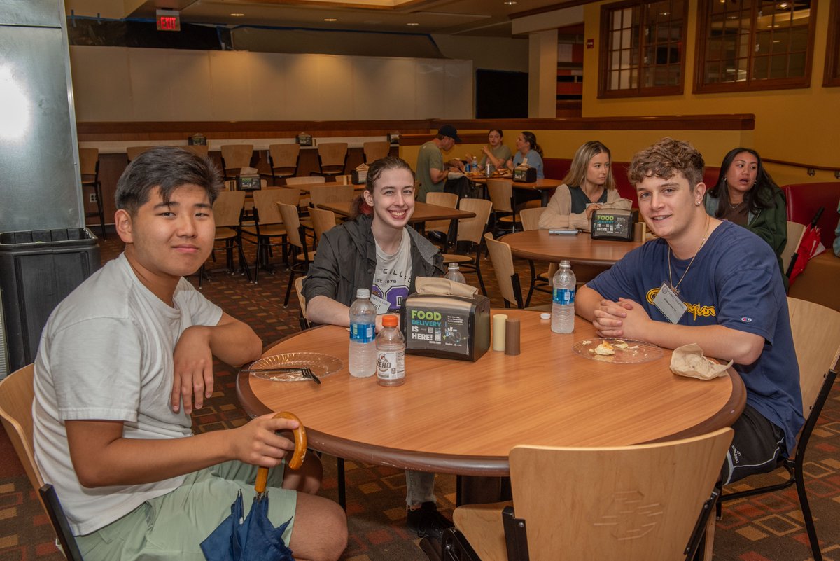 A little rain never stopped us! 💜

We loved welcoming nearly 50 #Curry2027 PAL students and their families to campus for an indoor BBQ!

Full photo gallery: facebook.com/media/set?vani…