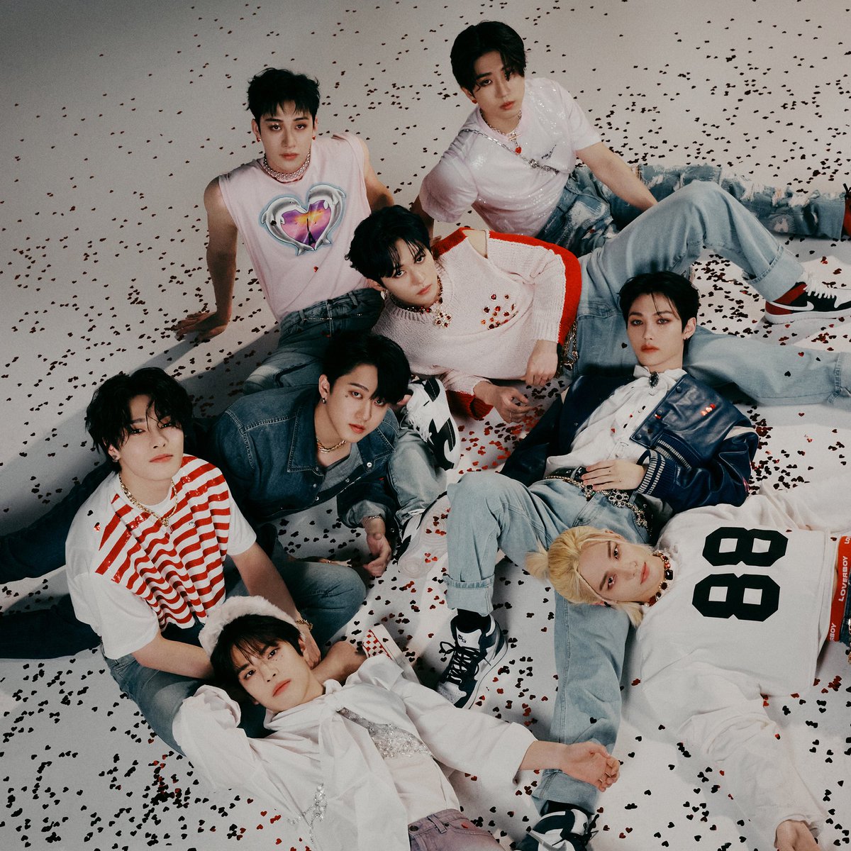 viraltakes's tweet photo. Stray Kids are responsible for at least 2% of all the CDs sold in the US in 2023, the highest sales share for any artist. https://t.co/KS6CRBSzOG