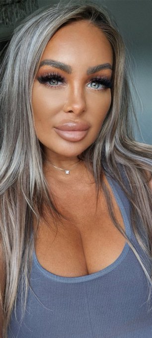 Great shoot with Danni Levy today.... Loooooove my make up! https://t.co/SCyz0QJ0HG