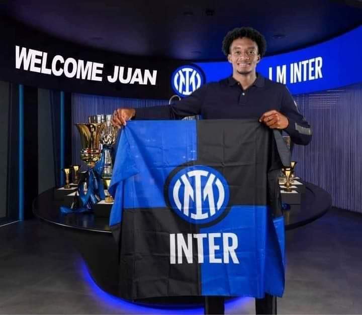 Bepy1908's tweet photo. Vi avviso che tra circa due ore assisteremo ad una cosa del genere !
MUNIRSI DI AMUCHINA E DISINFETTANTI VARI , CONTROLLARE SALA TROFEI E FARE PERQUISIZIONE PRIMA DELL'USCITA DALLA SEDE !
#WelcomeUnCazzo #CuadradoOut https://t.co/by2aYvr1qr