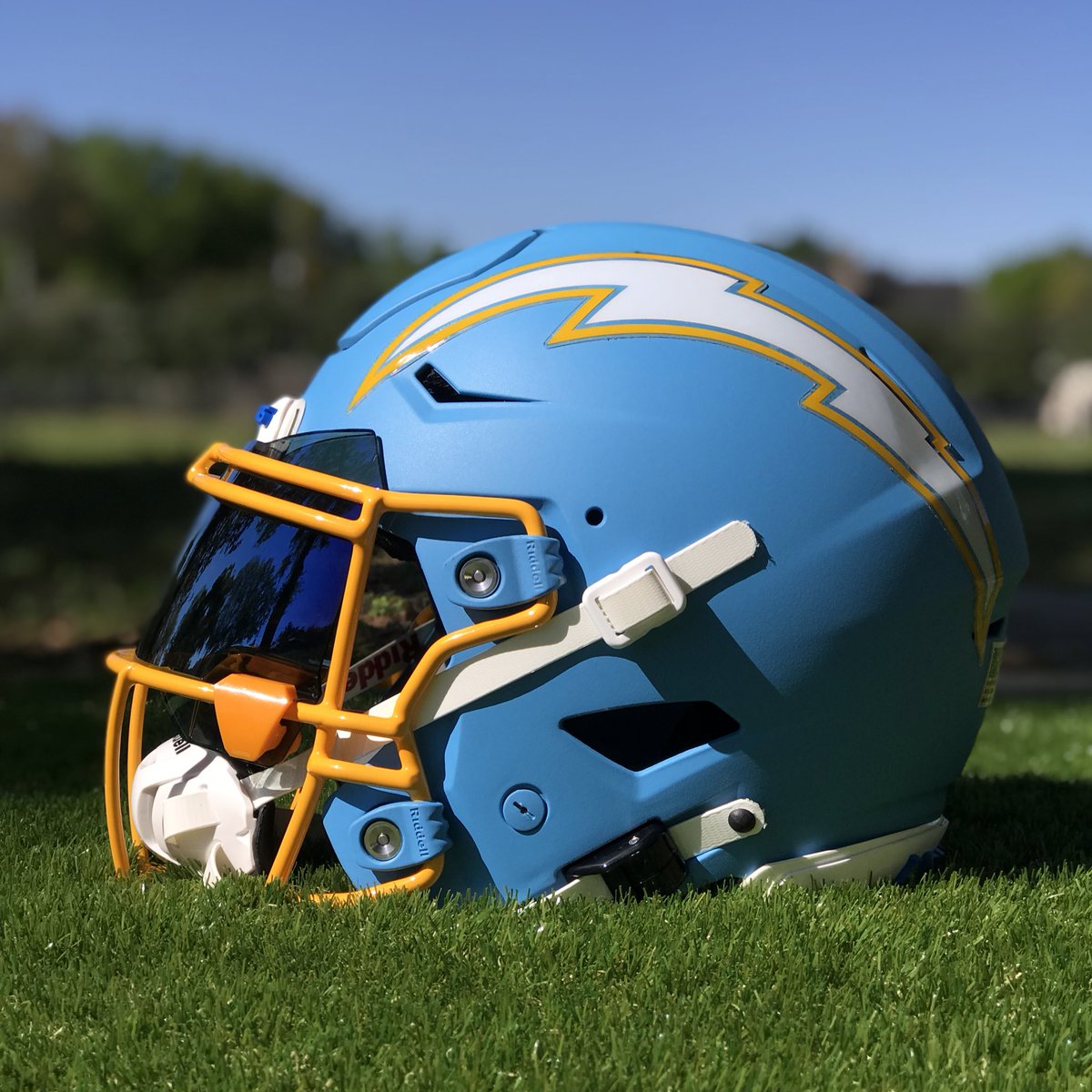 pbattle__'s tweet photo. There’s no denying that the Chargers have one of the best color schemes and wardrobes in the league, but how cool would it be to see a Powder Blue helmet work its way into the rotation? ⚡️ 👀 Just once or twice a year!🤞
#LA #Chargers #nfl #concept #footballhelmet #battlecustoms https://t.co/1EuKg93whk