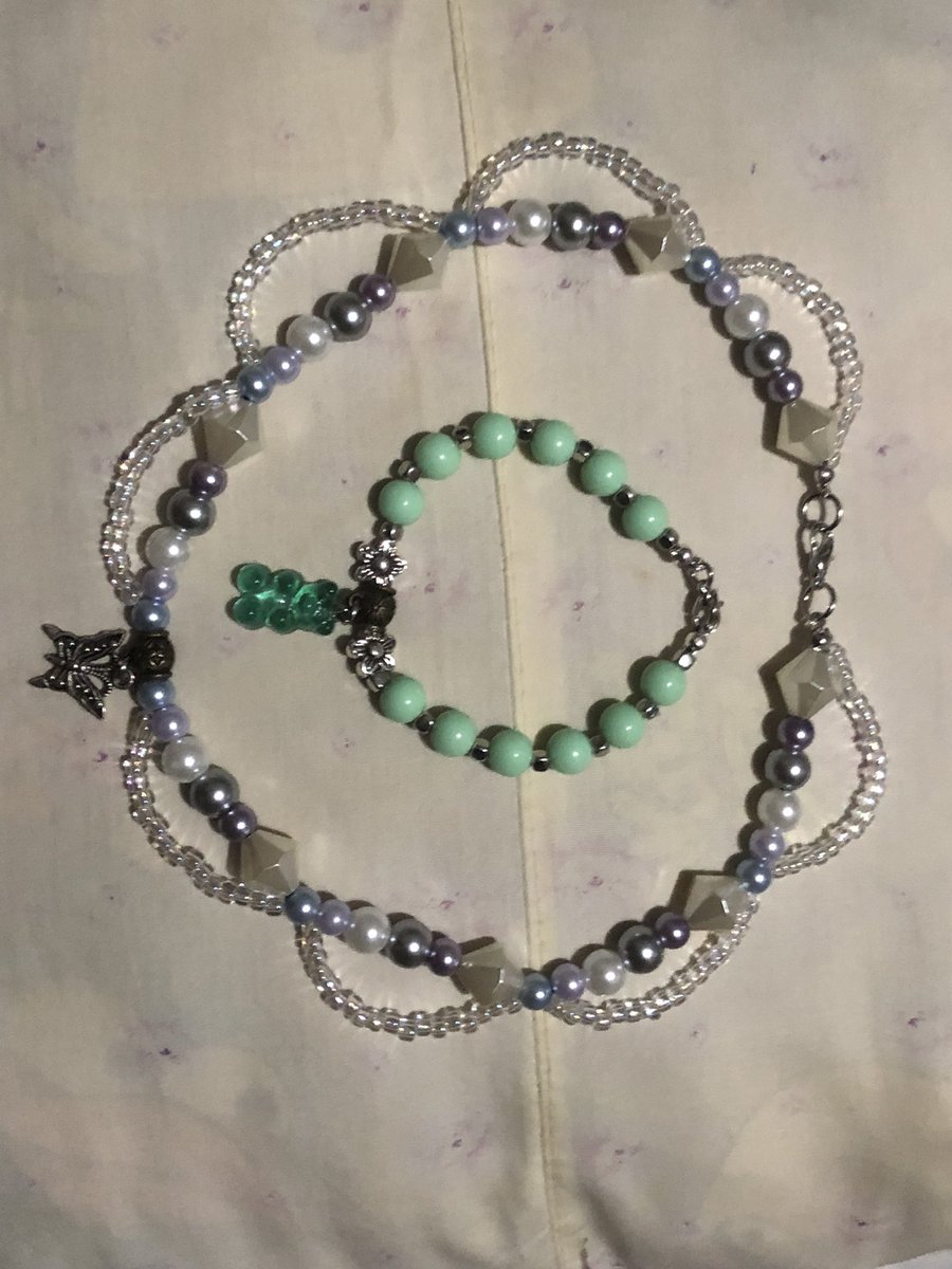 j_dmonkey's tweet photo. ganda nung gawa kong necklace and bracelet, thanks sa materials abdul🫵🥰

PS. gawa ni alyssa yung matching bracelet ng necklace ko😍 https://t.co/DnxGoehNVC