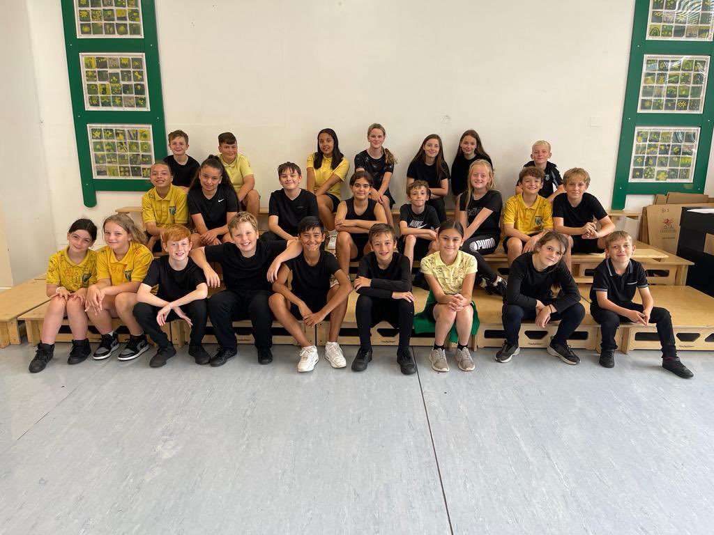 Wedi mwynhau gwasanaeth ola’r criw hyfryd yma. Pob lwc iddynt yn yr ysgol uwchradd a diolch am yr atgofion.

Had a lovely time in Year 6’s last assembly today. Thank you all for the memories and good luck in secondary school and for the future! 💛💚

Da iawn chi Bl6 ✨💫