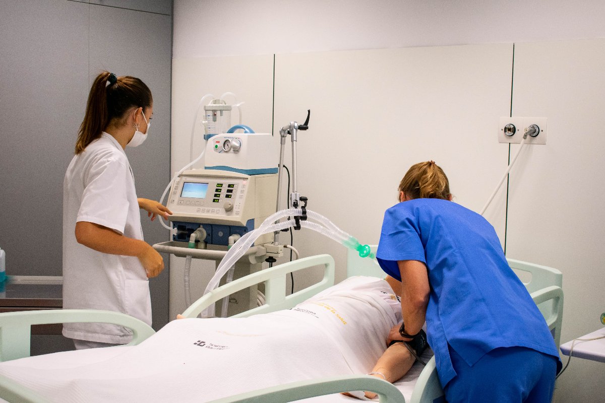 TecnoCampus's tweet photo. 📣TW #Notícies | Estudiants d'#Infermeria 💉 s'examinen a les proves ACOE (#Avaluació Clínica Objectiva i Estructurada). Permeten posar a prova les #competències com els #coneixements, el pensament crític, la presa de decisions, i més.🧠

https://t.co/ZKPtiPIhAl https://t.co/5wYA59CWGA
