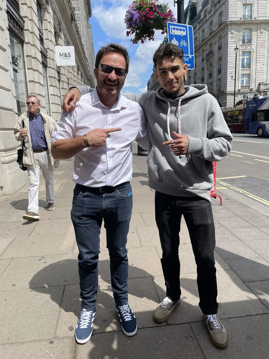 What a legend <a href="/TouchyFili/">Andre Fili</a> . Thank you for being so approachable, professional and just a cool person. Looking forward to watching you win on Saturday #UFCLondon